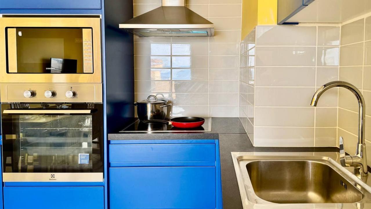 Apartment Colorful Sea View